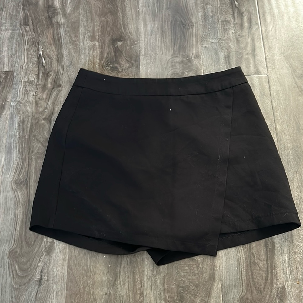 Black Skort